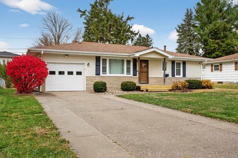 Tiny photo for 1136 4th Avenue N, Clinton, IA 52732 (MLS # 100000479)