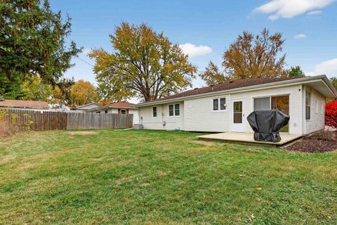 Tiny photo for 1136 4th Avenue N, Clinton, IA 52732 (MLS # 100000479)