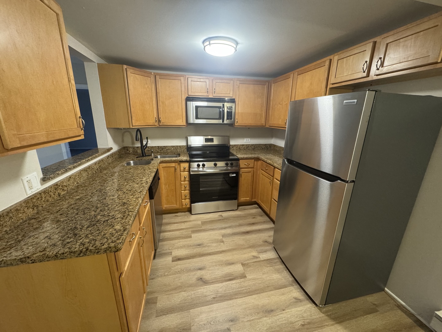 850 Des Plaines Avenue 207