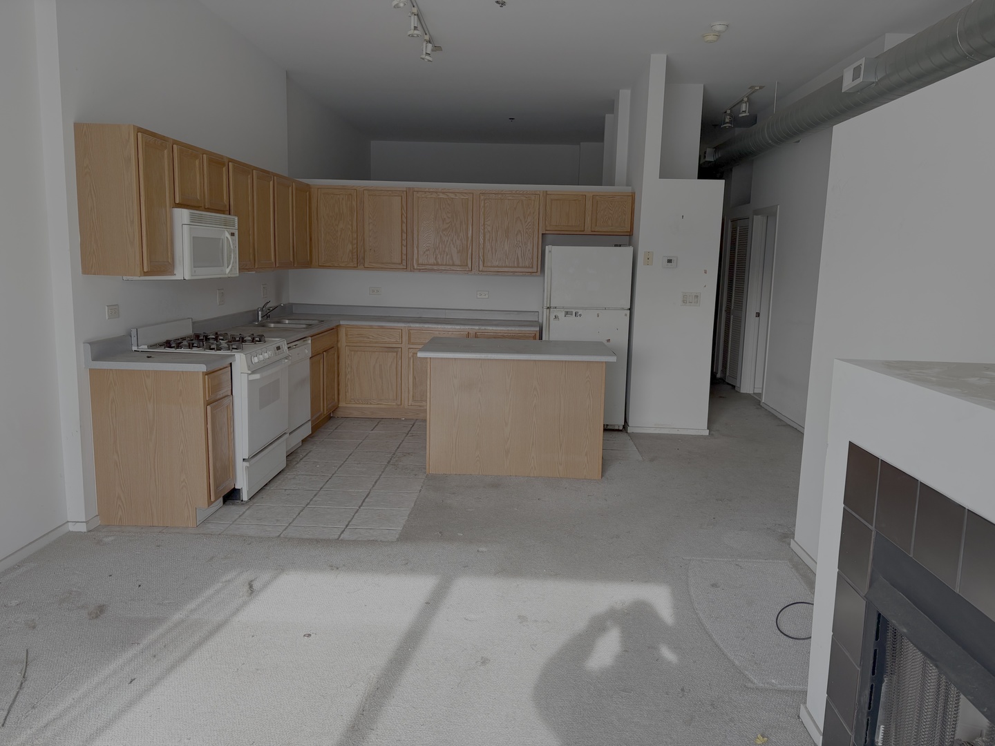 1000 E 53rd Street 221