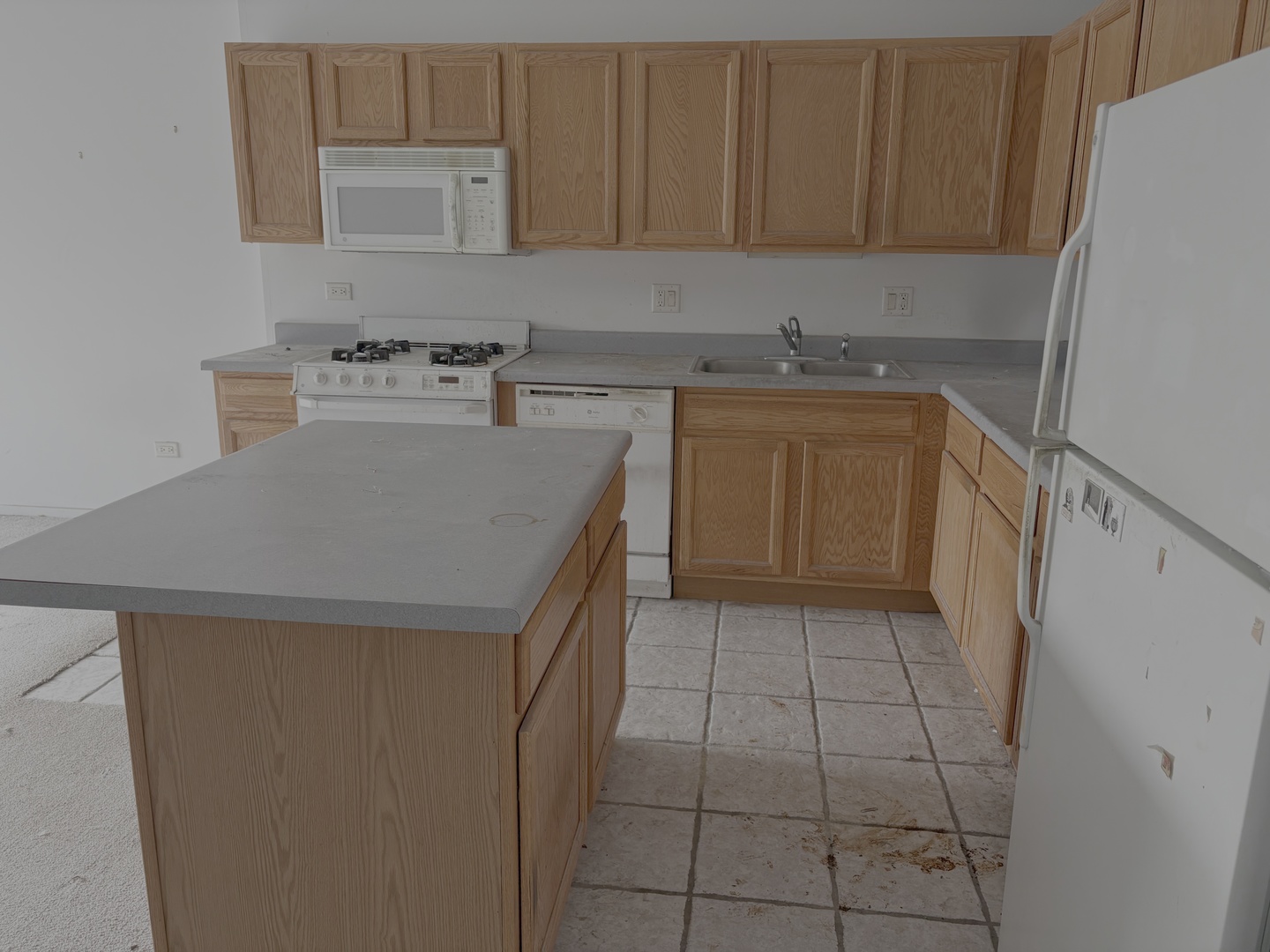 1000 E 53rd Street 221