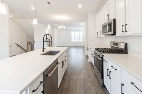 Tiny photo for 1533 Executive Way, Des Plaines, IL 60018 (MLS # 12493671)