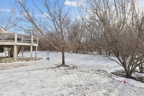 Tiny photo for 82 Open Parkway S, Hawthorn Woods, IL 60047 (MLS # 12512242)