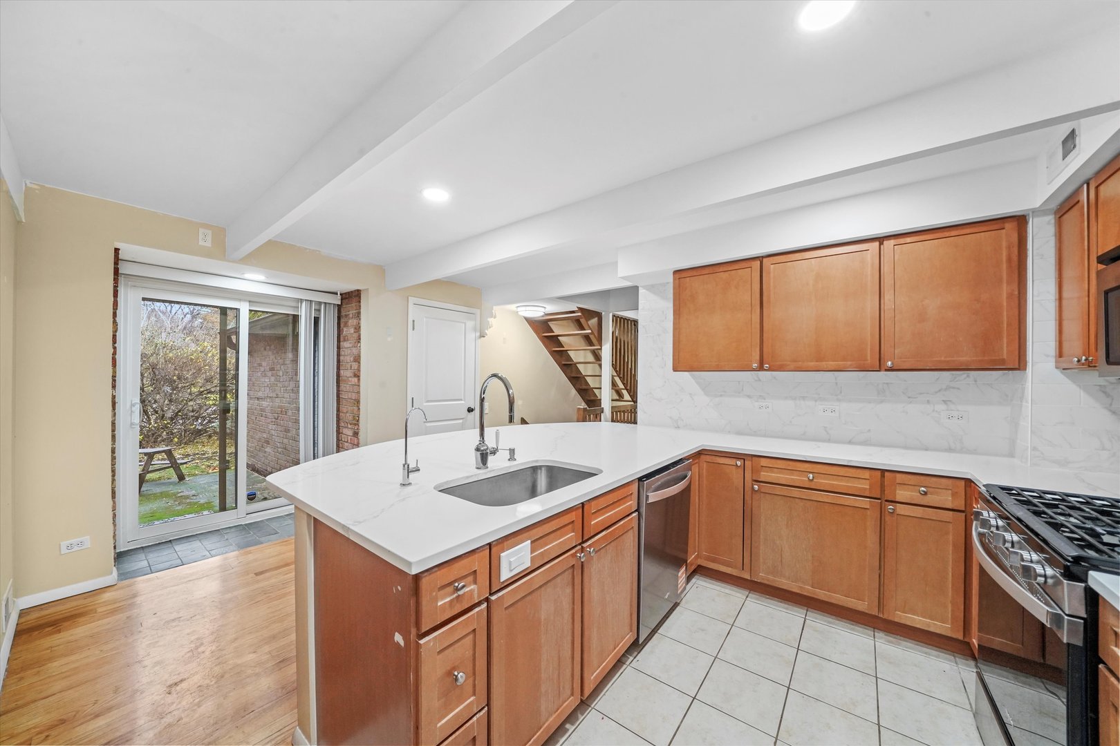 406 Lageschulte Street