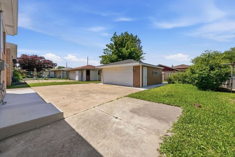 Tiny photo for 530 Bensley Avenue, Calumet City, IL 60409 (MLS # 12664258)