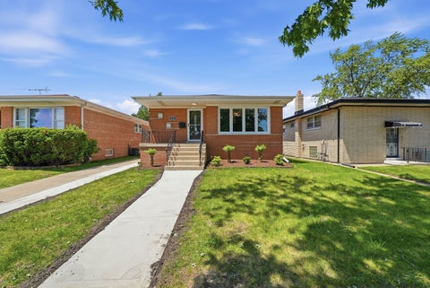 Photo of 530 Bensley Avenue, Calumet City, IL 60409 (MLS # 12664258)
