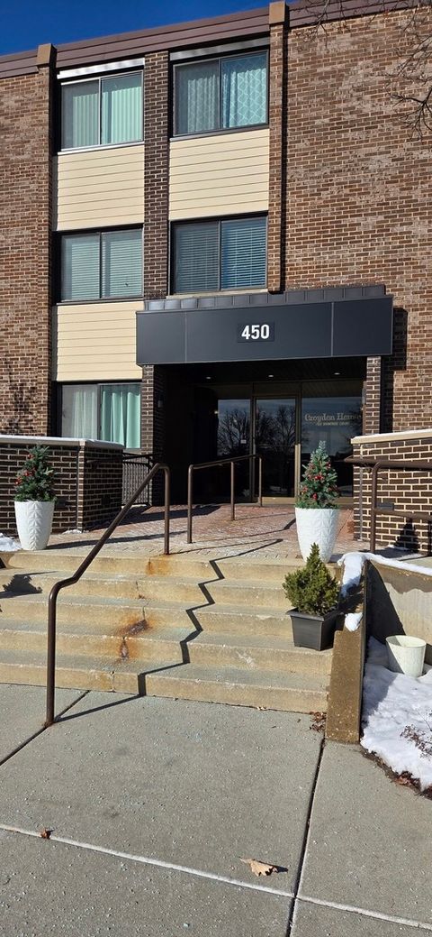 Photo of 450 Raintree Court #2M, Glen Ellyn, IL 60137 (MLS # 12539812)