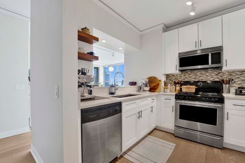 Tiny photo for 200 N Jefferson Street #2301, Chicago, IL 60661 (MLS # 12620975)