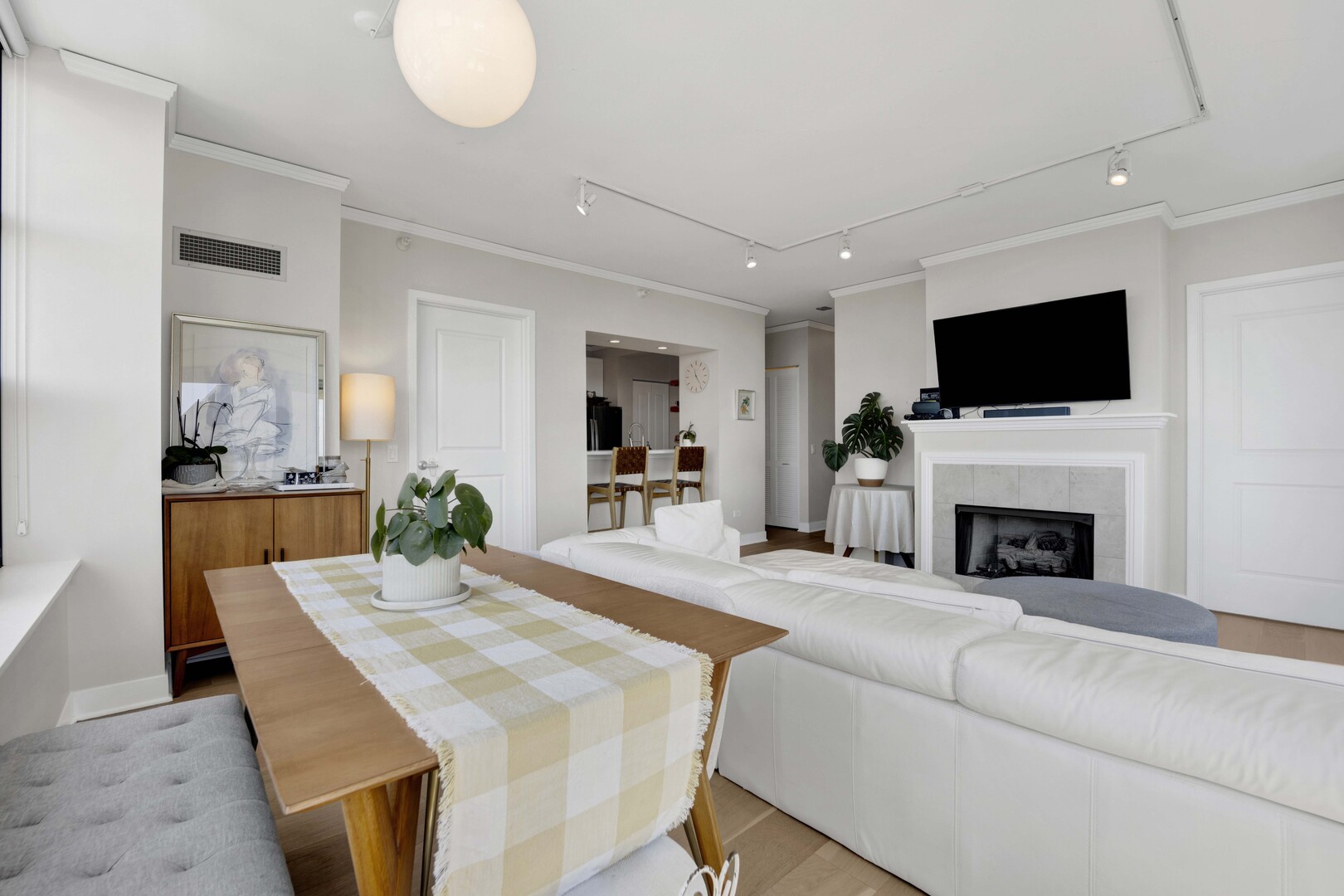 200 N Jefferson Street 2301