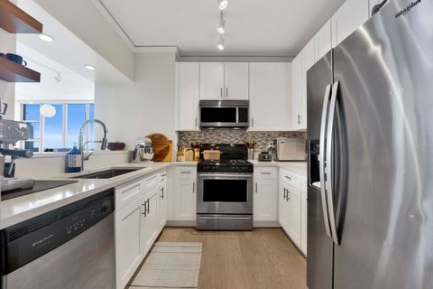 Tiny photo for 200 N Jefferson Street #2301, Chicago, IL 60661 (MLS # 12620975)