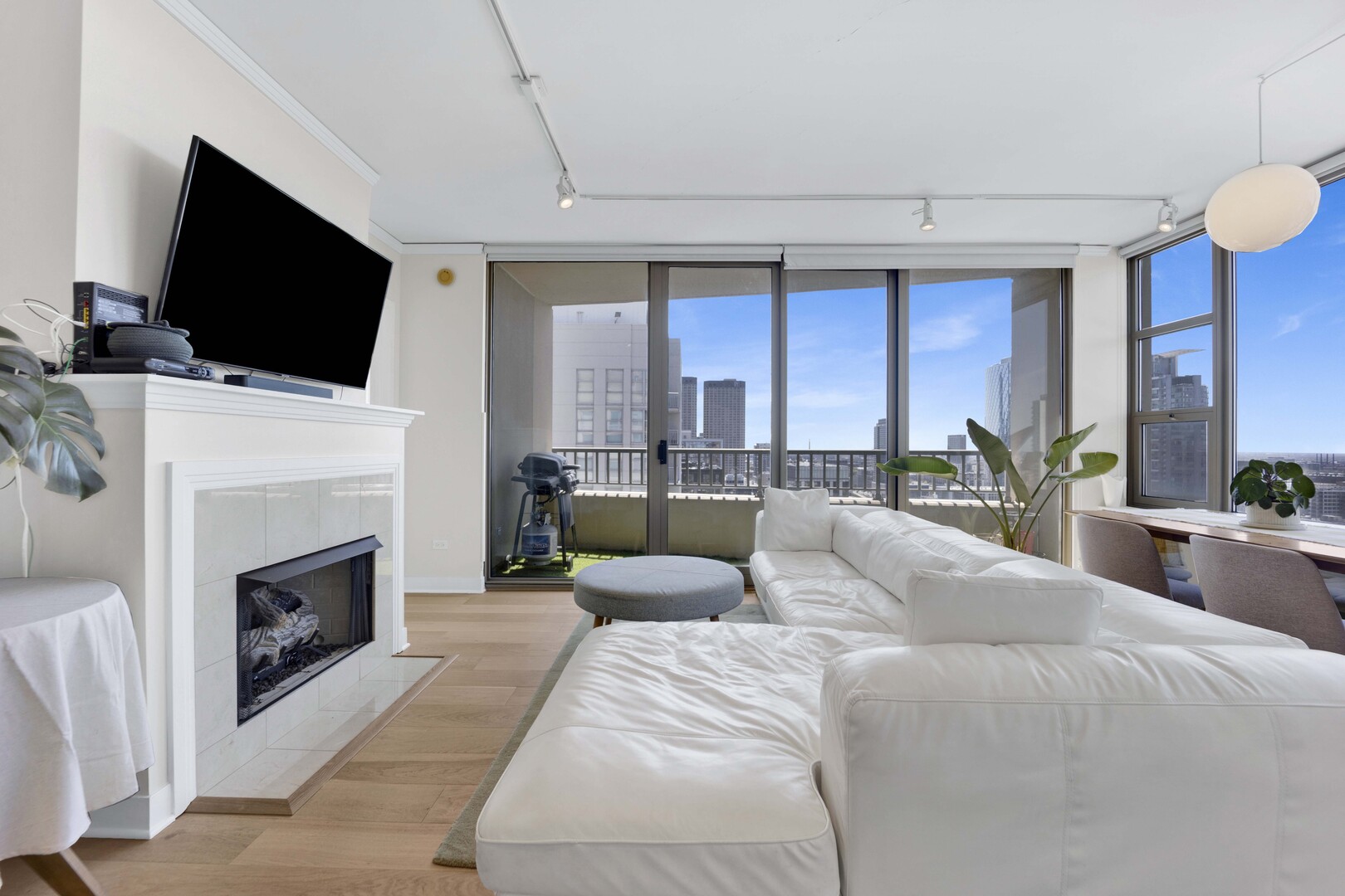 200 N Jefferson Street 2301