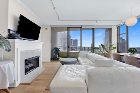 Tiny photo for 200 N Jefferson Street #2301, Chicago, IL 60661 (MLS # 12620975)