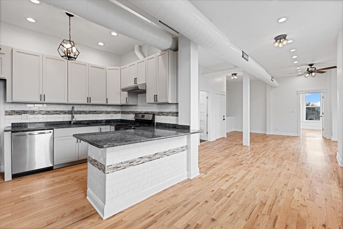 2346 W Fullerton Avenue 3