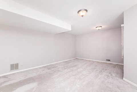 Tiny photo for 909 W Essex Place, Arlington Heights, IL 60004 (MLS # 12703738)