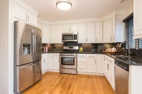 Tiny photo for 909 W Essex Place, Arlington Heights, IL 60004 (MLS # 12703738)