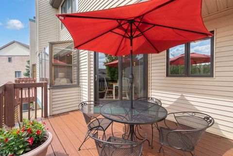 Tiny photo for 909 W Essex Place, Arlington Heights, IL 60004 (MLS # 12703738)