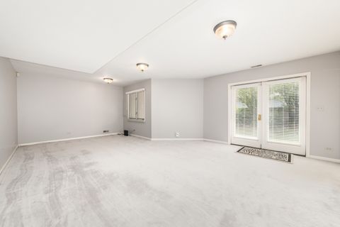 Tiny photo for 909 W Essex Place, Arlington Heights, IL 60004 (MLS # 12703738)