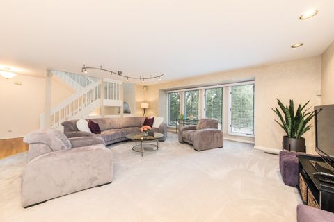 Tiny photo for 909 W Essex Place, Arlington Heights, IL 60004 (MLS # 12703738)