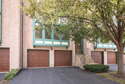 Tiny photo for 909 W Essex Place, Arlington Heights, IL 60004 (MLS # 12703738)