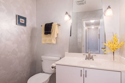 Tiny photo for 909 W Essex Place, Arlington Heights, IL 60004 (MLS # 12703738)