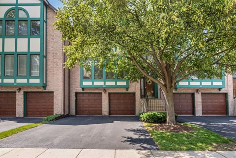 Tiny photo for 909 W Essex Place, Arlington Heights, IL 60004 (MLS # 12703738)