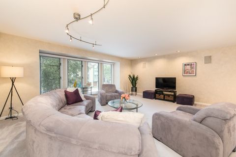 Tiny photo for 909 W Essex Place, Arlington Heights, IL 60004 (MLS # 12703738)
