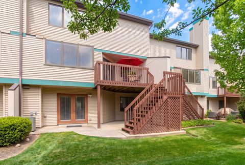 Tiny photo for 909 W Essex Place, Arlington Heights, IL 60004 (MLS # 12703738)