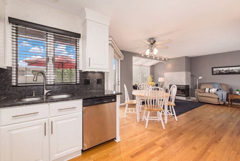 Tiny photo for 909 W Essex Place, Arlington Heights, IL 60004 (MLS # 12703738)