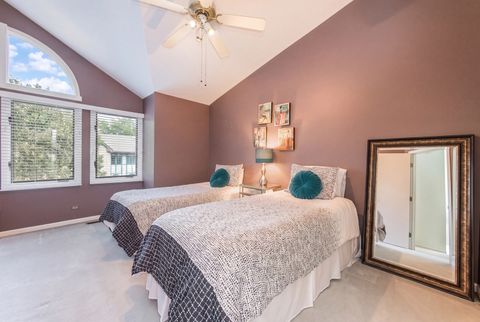 Tiny photo for 909 W Essex Place, Arlington Heights, IL 60004 (MLS # 12703738)