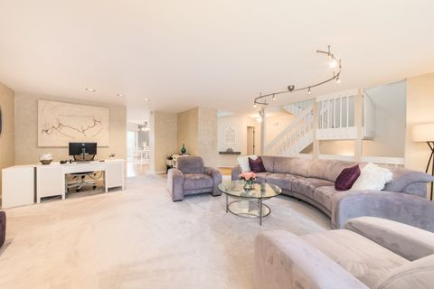 Tiny photo for 909 W Essex Place, Arlington Heights, IL 60004 (MLS # 12703738)