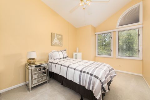 Tiny photo for 909 W Essex Place, Arlington Heights, IL 60004 (MLS # 12703738)