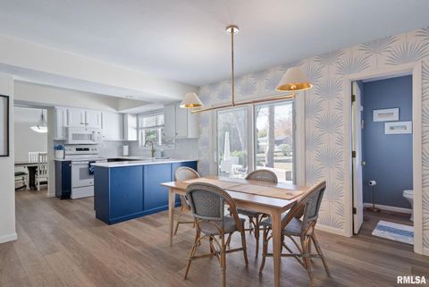 Tiny photo for 4406 BELLE Avenue, Davenport, IA 52807 (MLS # QC4269290)