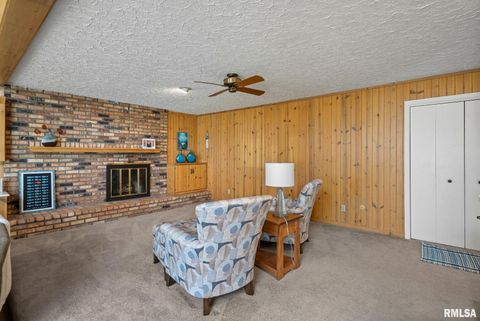 Tiny photo for 4406 BELLE Avenue, Davenport, IA 52807 (MLS # QC4269290)