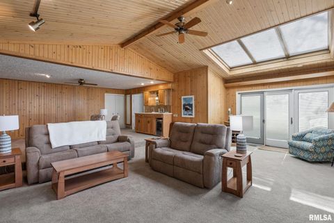 Tiny photo for 4406 BELLE Avenue, Davenport, IA 52807 (MLS # QC4269290)