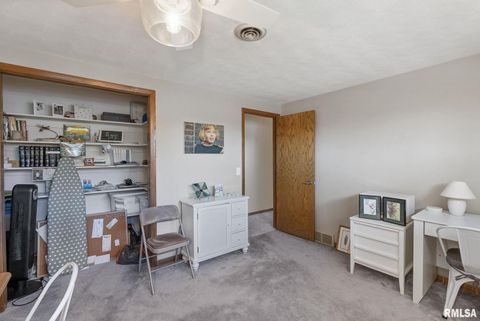 Tiny photo for 4406 BELLE Avenue, Davenport, IA 52807 (MLS # QC4269290)