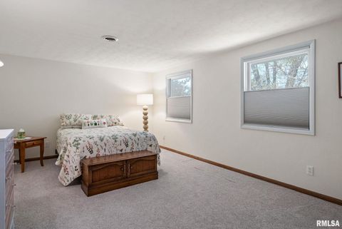 Tiny photo for 4406 BELLE Avenue, Davenport, IA 52807 (MLS # QC4269290)