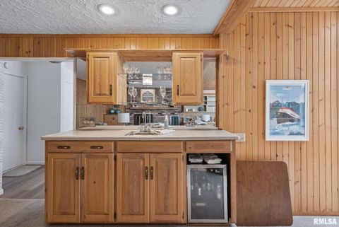 Tiny photo for 4406 BELLE Avenue, Davenport, IA 52807 (MLS # QC4269290)