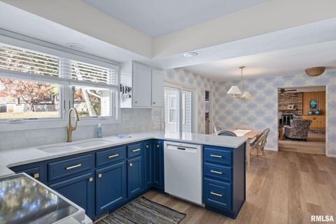 Tiny photo for 4406 BELLE Avenue, Davenport, IA 52807 (MLS # QC4269290)