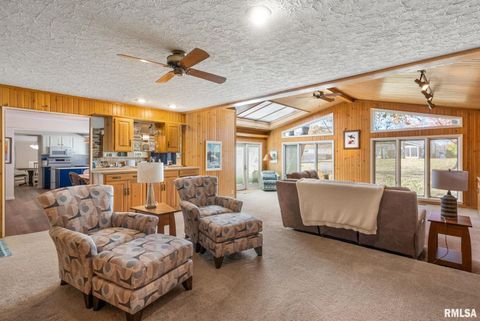 Tiny photo for 4406 BELLE Avenue, Davenport, IA 52807 (MLS # QC4269290)