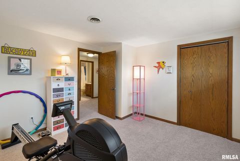 Tiny photo for 4406 BELLE Avenue, Davenport, IA 52807 (MLS # QC4269290)