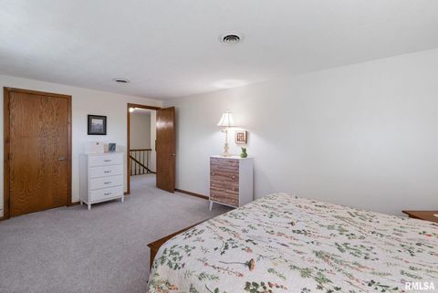 Tiny photo for 4406 BELLE Avenue, Davenport, IA 52807 (MLS # QC4269290)