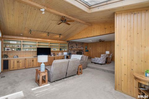 Tiny photo for 4406 BELLE Avenue, Davenport, IA 52807 (MLS # QC4269290)