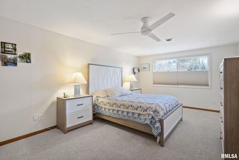 Tiny photo for 4406 BELLE Avenue, Davenport, IA 52807 (MLS # QC4269290)