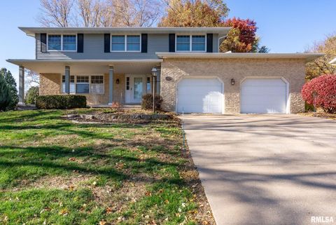 Photo of 4406 BELLE Avenue, Davenport, IA 52807 (MLS # QC4269290)