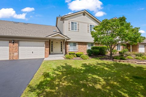 Photo of 1662 COMMODORE Court #4, Schaumburg, IL 60193 (MLS # 12456220)