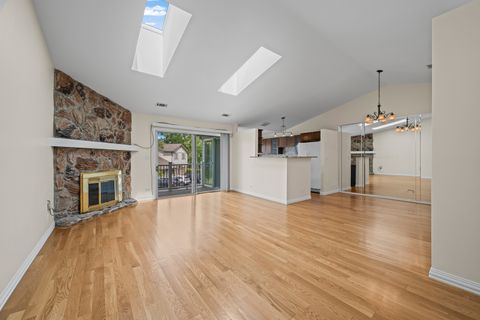 Tiny photo for 1662 COMMODORE Court #4, Schaumburg, IL 60193 (MLS # 12456220)
