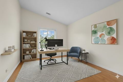 Tiny photo for 1662 COMMODORE Court #4, Schaumburg, IL 60193 (MLS # 12456220)