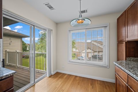 Tiny photo for 1662 COMMODORE Court #4, Schaumburg, IL 60193 (MLS # 12456220)