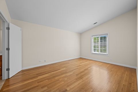 Tiny photo for 1662 COMMODORE Court #4, Schaumburg, IL 60193 (MLS # 12456220)