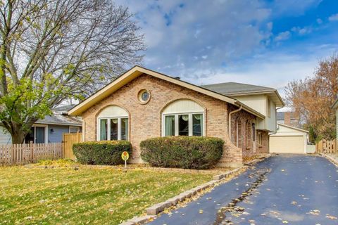 Photo of 1407 WILSON Avenue, Wheaton, IL 60187 (MLS # 12516353)